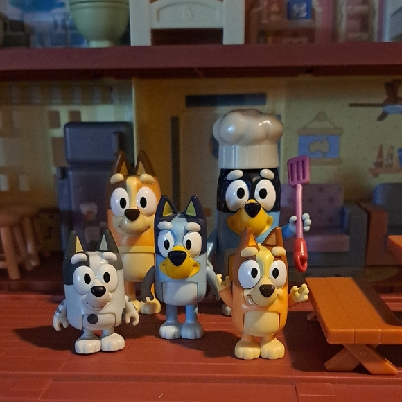 Bluey Toy House with Figures - Picture 6 of 6